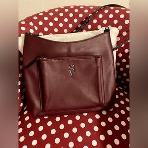 👛5/$50 Simply Vera Wang Crossbody Bag.